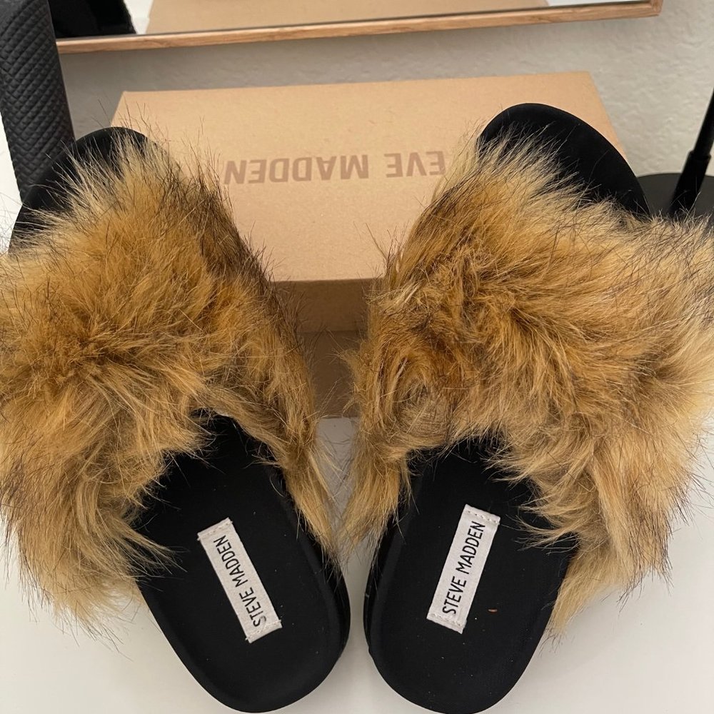 STEVE MADDEN FURY SLIDES , SIZE 9